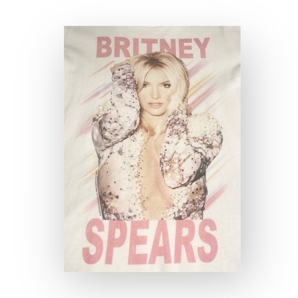 Blogger Fave: Lauren Moshi ❤︎︎ Croft Britney Spears Piece of Me Concert Tee ❤︎︎ - Picture 9 of 16